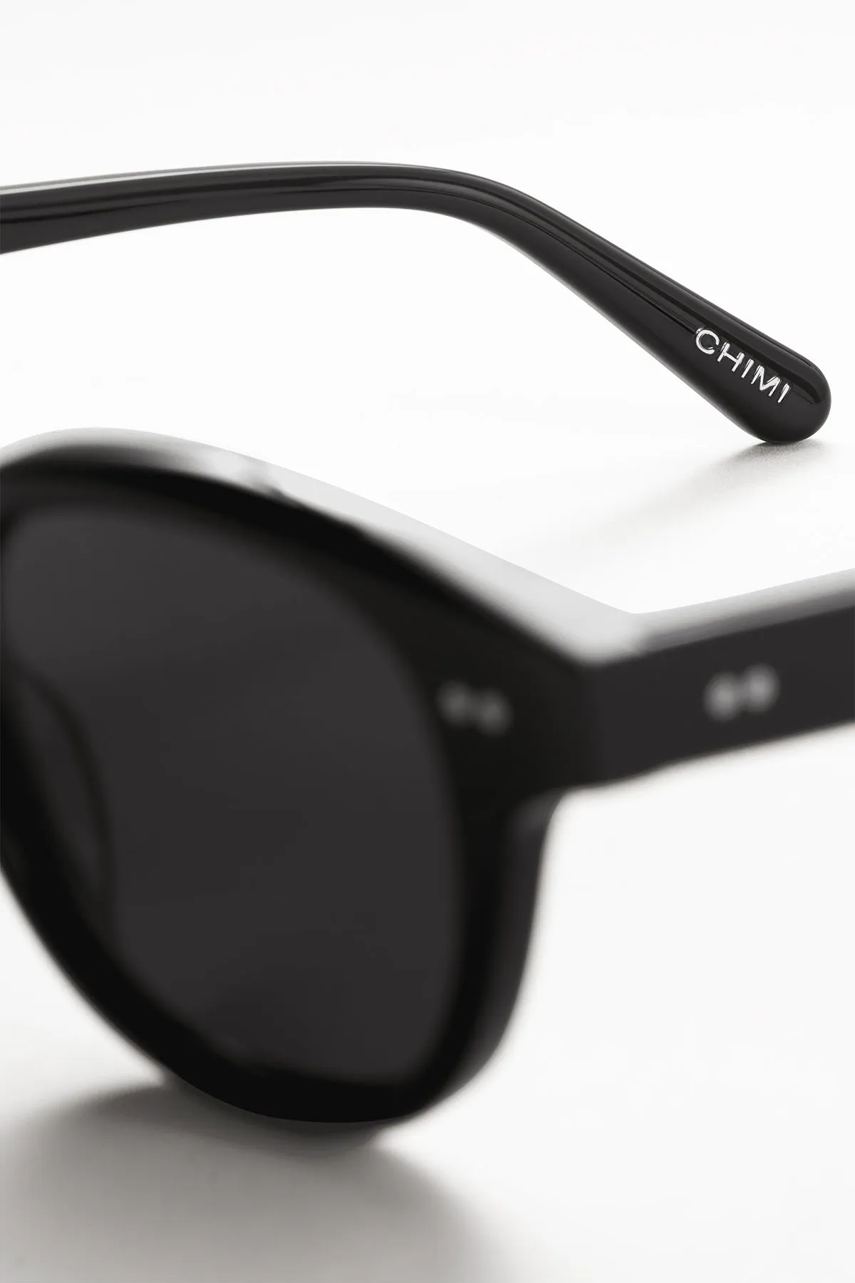 01 SUNGLASSES BY CHIMI