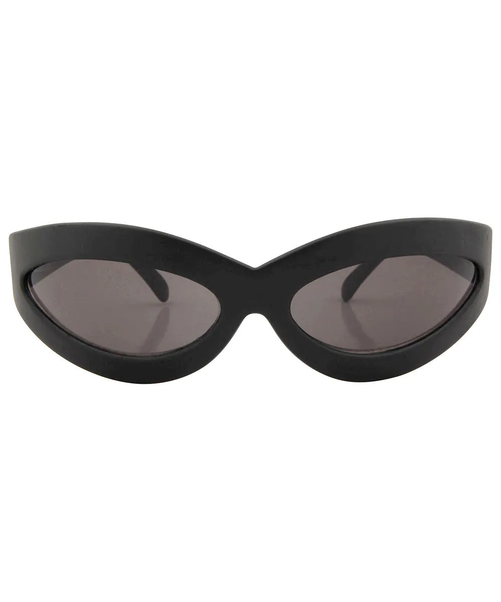 BANDITO Matte Black Fashion-Forward Sunglasses