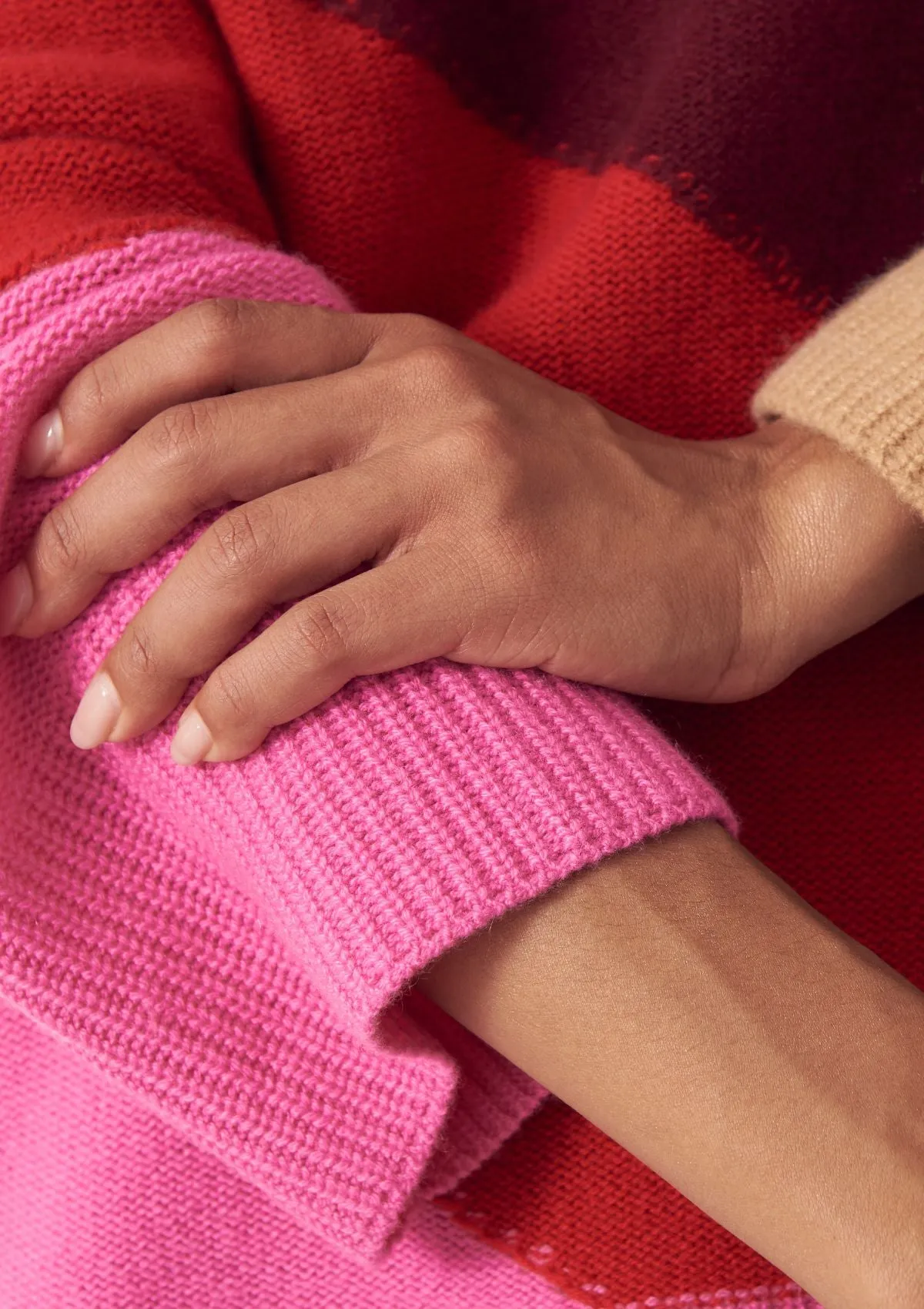 Chunky Colour Block Cashmere Sweater in Plum Red