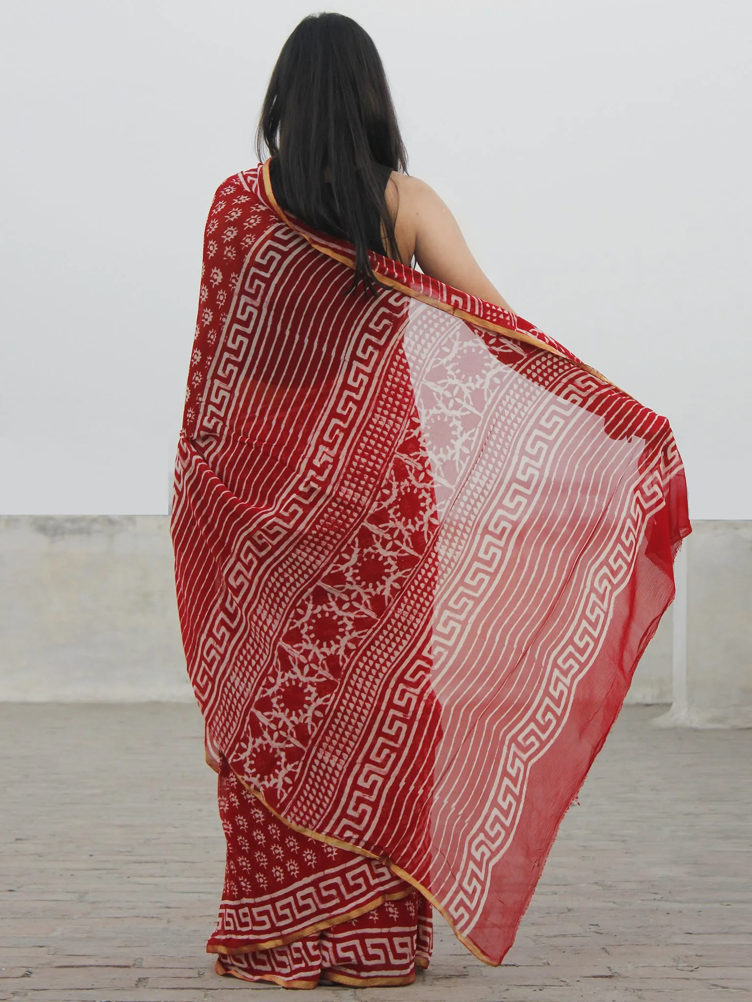 Red White Hand Block Printed Chiffon Saree With Zari Border - S031702588