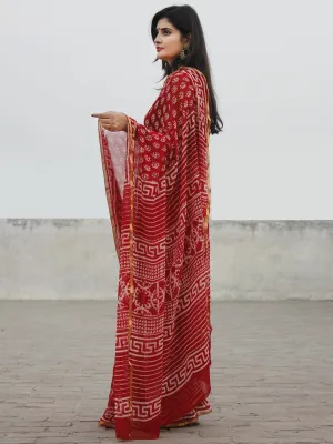 Red White Hand Block Printed Chiffon Saree With Zari Border - S031702588