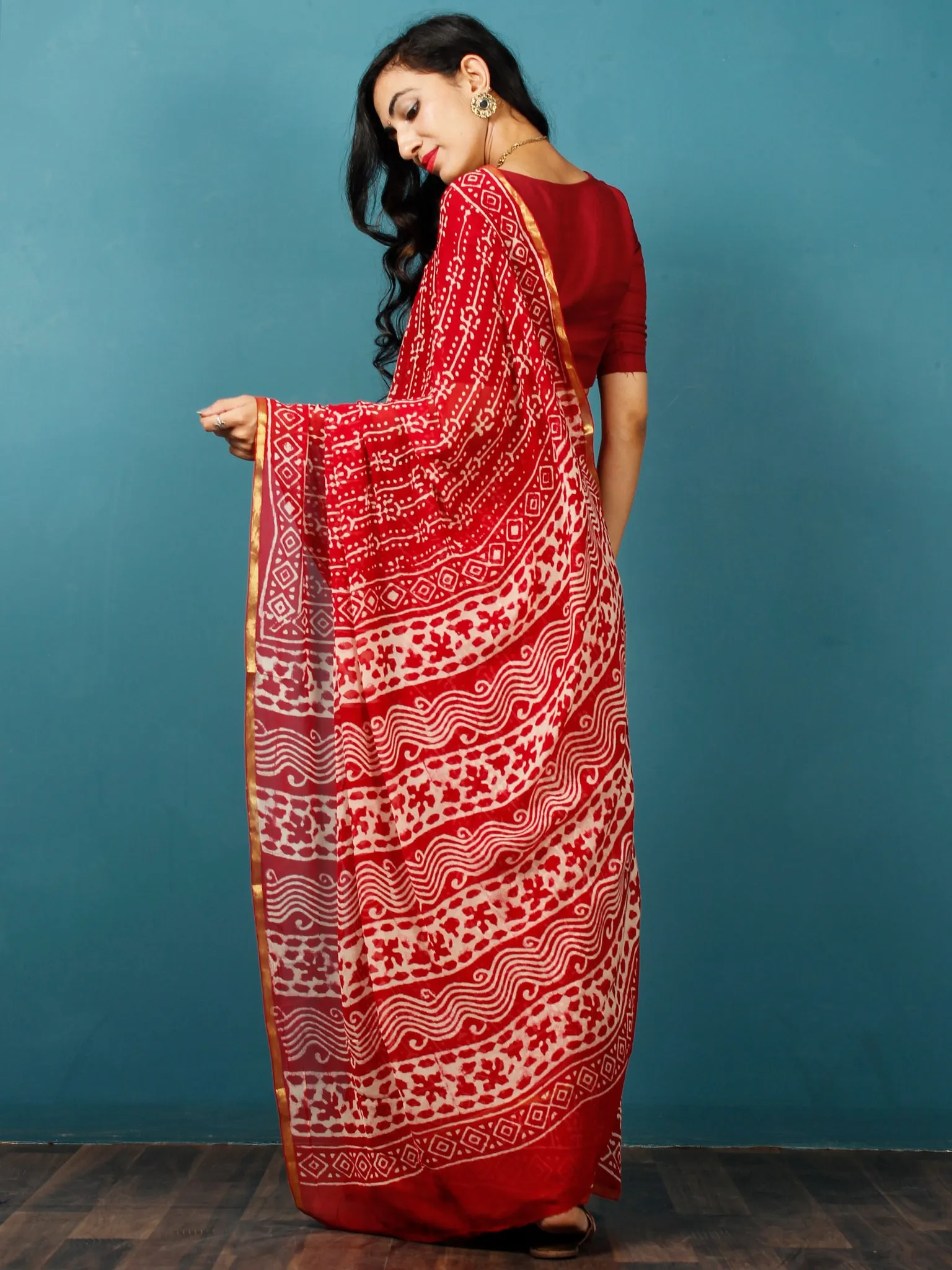 Red White Hand Block Printed Chiffon Saree with Zari Border - S031702785