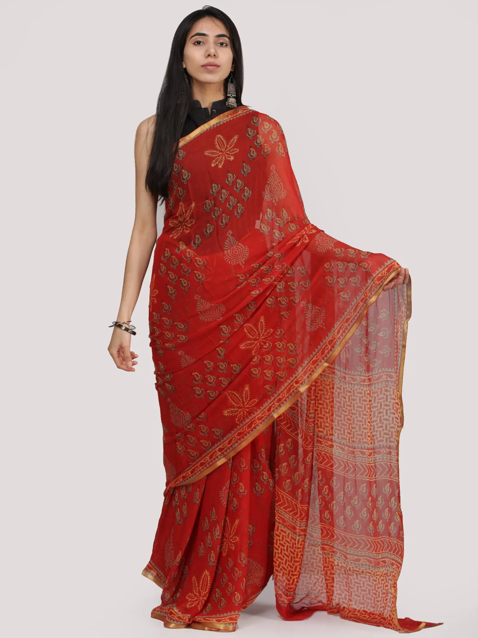 Tomato Red Green Hand Block Printed Chiffon Saree With Zari Border - S031704710