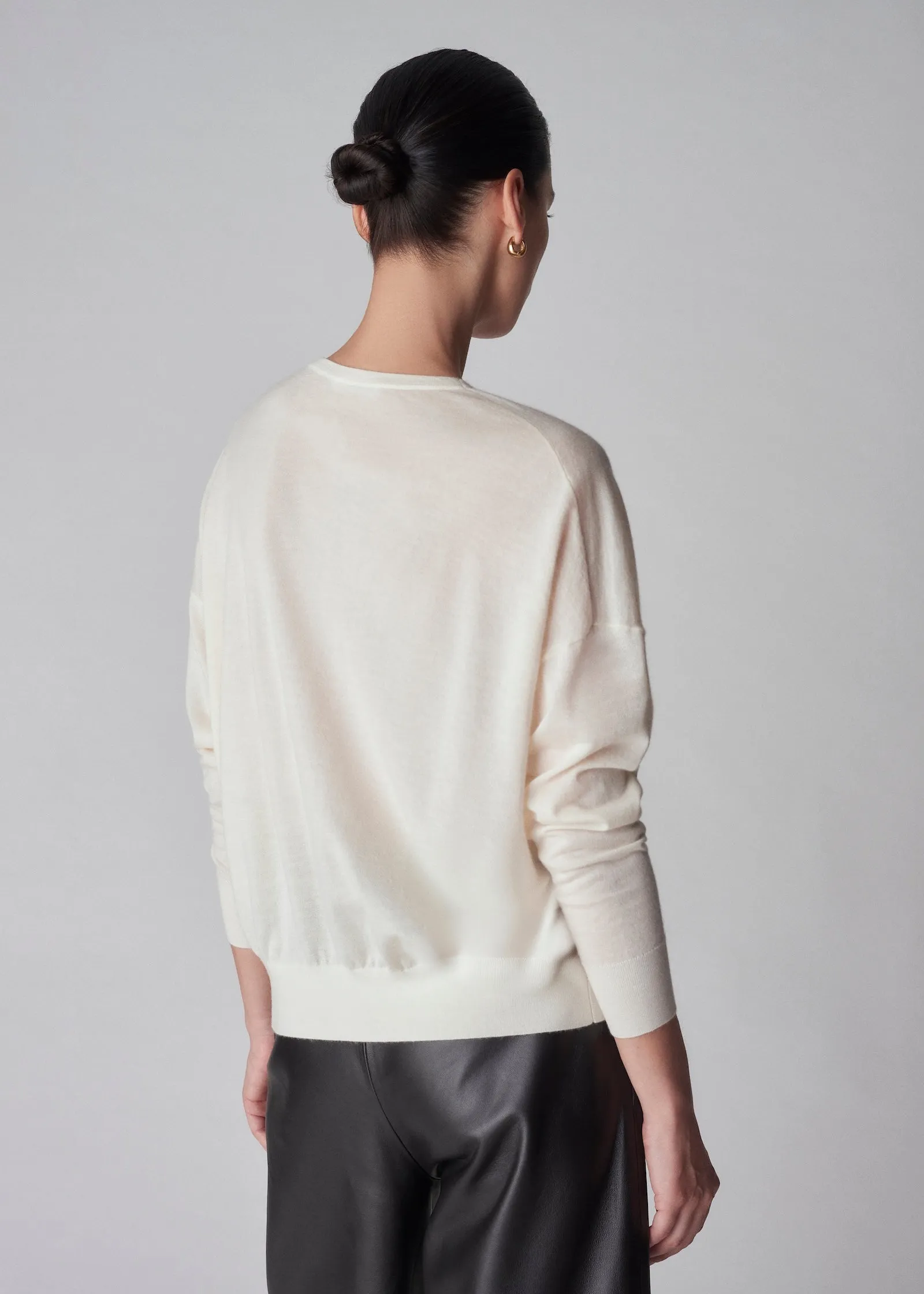 V-Neck Sweater in Fine Cashmere - Ivory